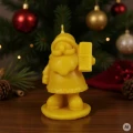 Mikołajek z prezentem - świeczka z wosku pszczelego