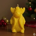 Renifer w kubraczku - świeczka z wosku pszczelego