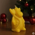 Renifer w kubraczku - świeczka z wosku pszczelego