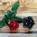 Czarna róża - świeczka z wosku pszczelego